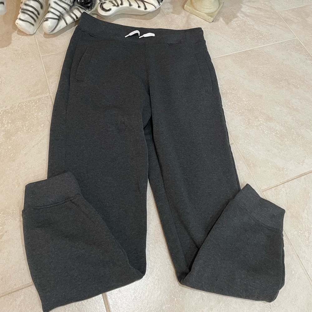 South Pole Men’s Dark Gray Joggers Drawstring w Pockets
Sweatpant EUC 30x28 SZ:M